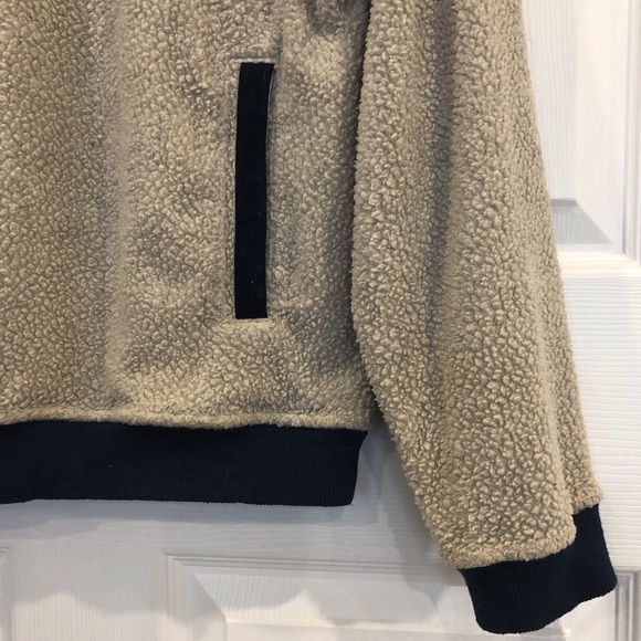 Patagonia Shearling Button Pullover rib knit cuffs and hem hand warmer pockets. - Picture 3 of 7